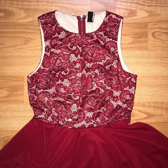 Gorgeous wine red dress - Picture 3 of 4
